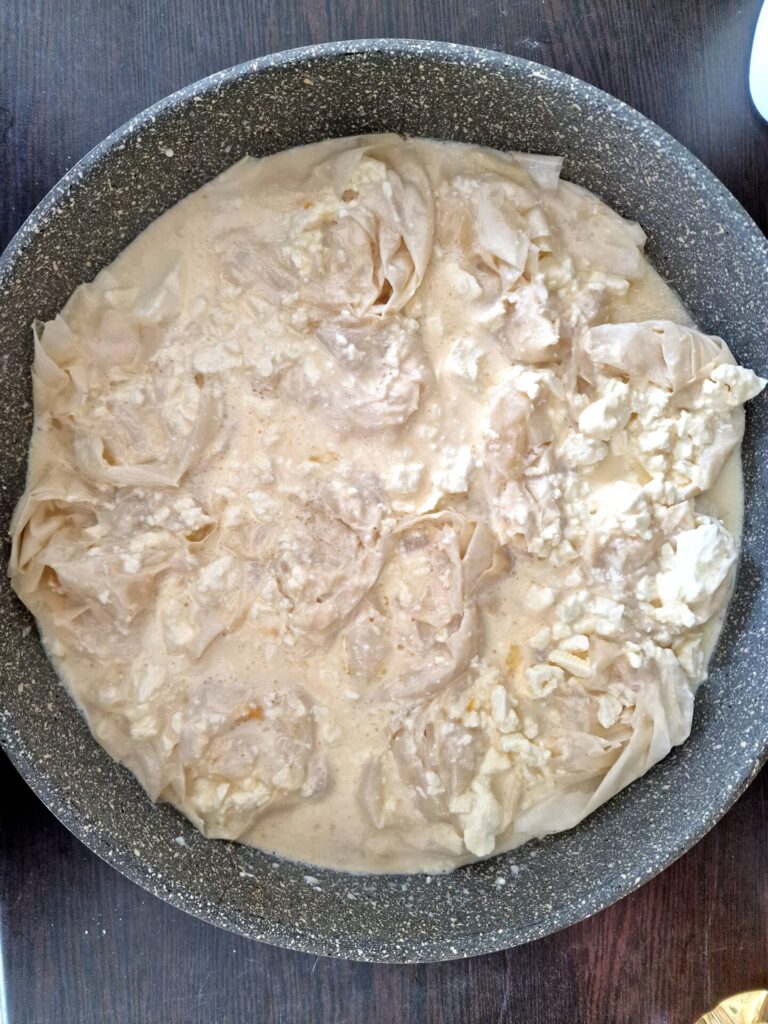 баница с яйца и сирене