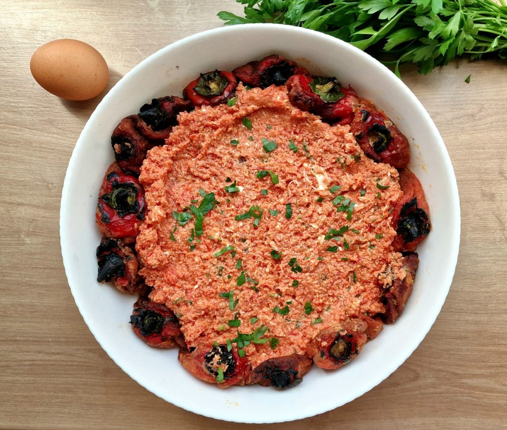 Лятна манджа с чушки, домати и яйца