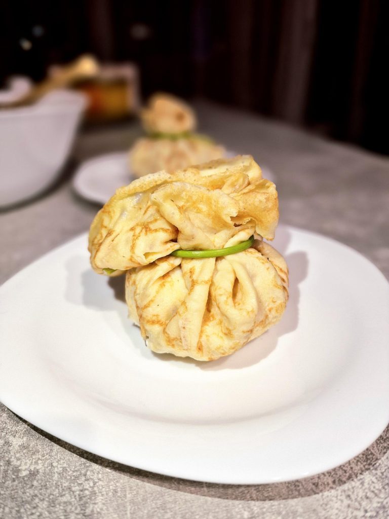 Пълнена палачинка с плънка от пушен бекон и крема сирене